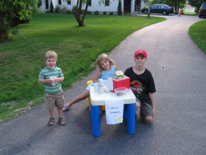 MacTrouble, Becca and George hustle the neighbors!